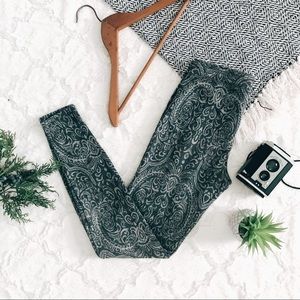 🌻A&F Paisley Patterned Leggings